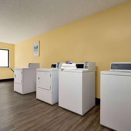 Days Inn By Wyndham Carbondale Extérieur photo
